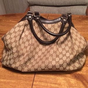 Classic 100% authentic Gucci hand bag